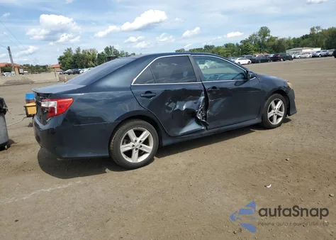 2012 Toyota Camry Base z USA, uszkodzony, nr VIN 4T1BF1FK5CU060063